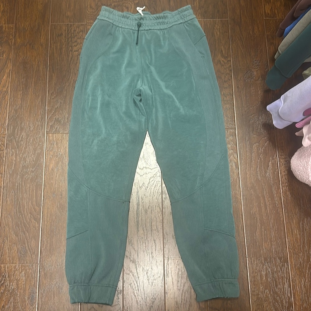 Lululemon softstreme joggers